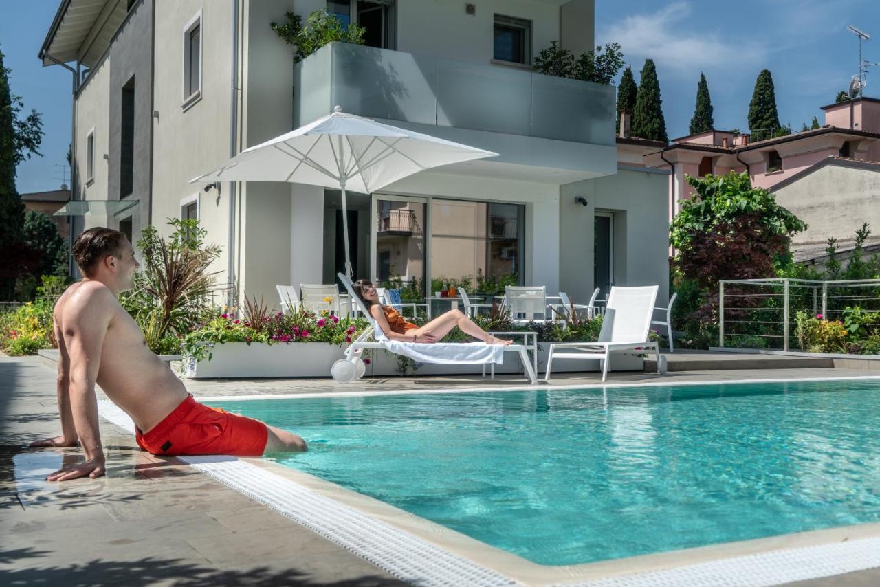 Viola Relais Desenzano del Garda Exterior foto