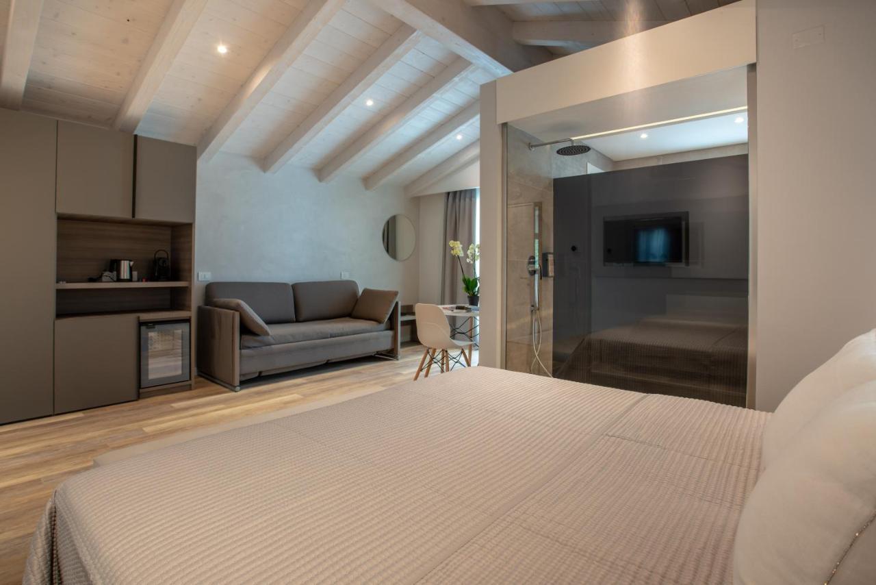 Viola Relais Desenzano del Garda Exterior foto