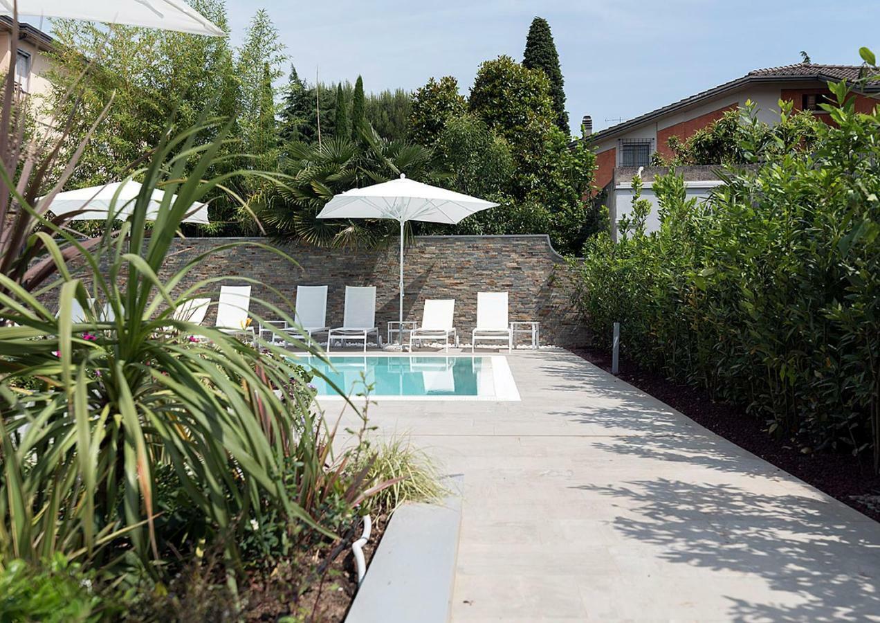Viola Relais Desenzano del Garda Exterior foto