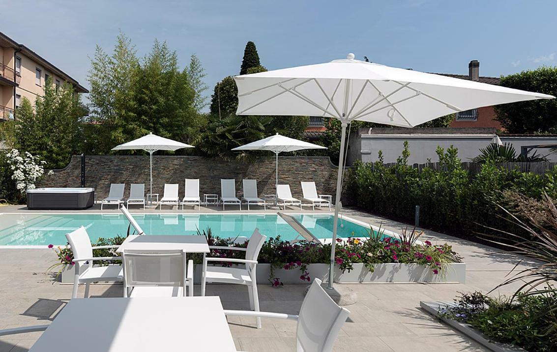 Viola Relais Desenzano del Garda Exterior foto