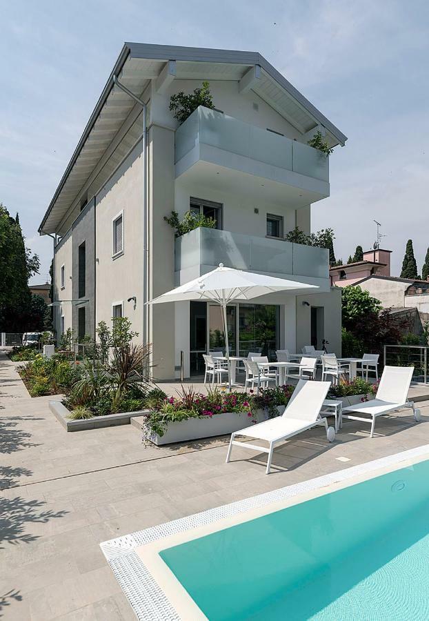 Viola Relais Desenzano del Garda Exterior foto