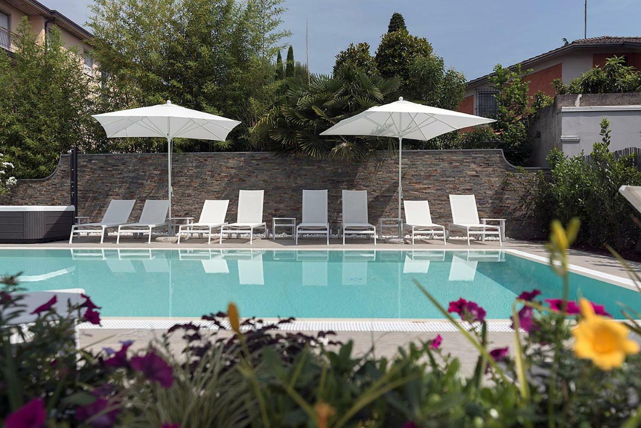 Viola Relais Desenzano del Garda Exterior foto